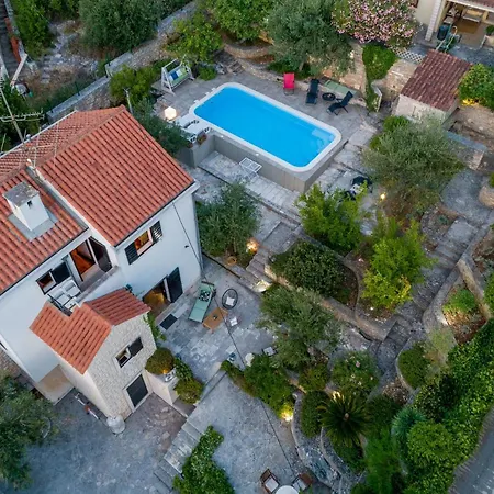 Family Rosin With Garden&pool Villa