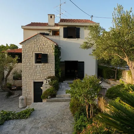 Family Rosin With Garden&pool * Milna (Brac)
