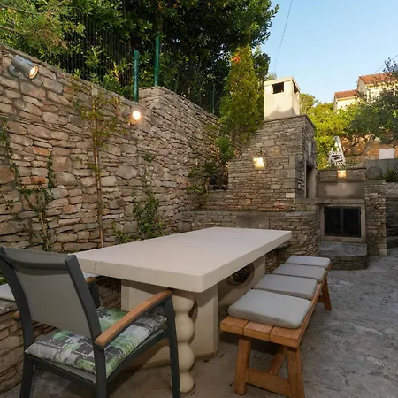 Family Rosin With Garden&pool Willa