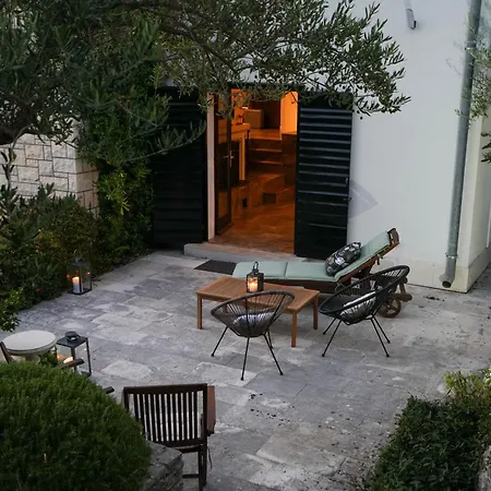 Family Rosin With Garden&pool Villa