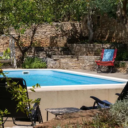 Family Rosin With Garden&pool Willa