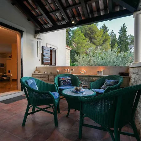 Family Rosin With Garden&pool * Milna (Brac)