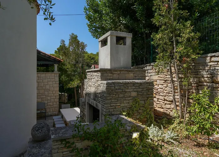 Villa Family Rosin With Garden&pool Milna (Brac)