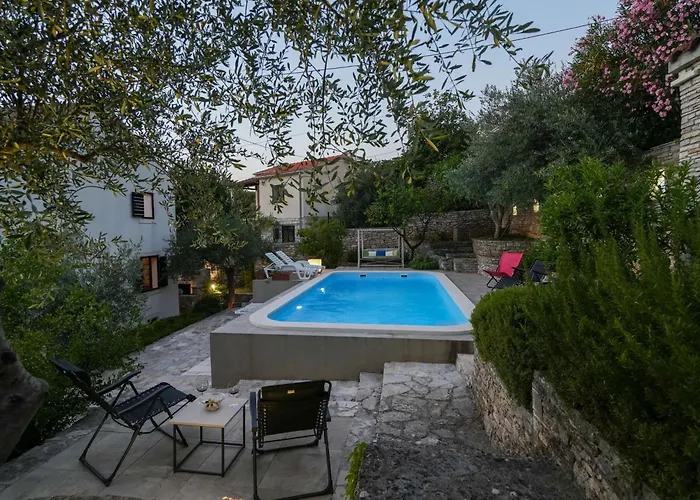 Family Rosin With Garden&pool Milna (Brac)