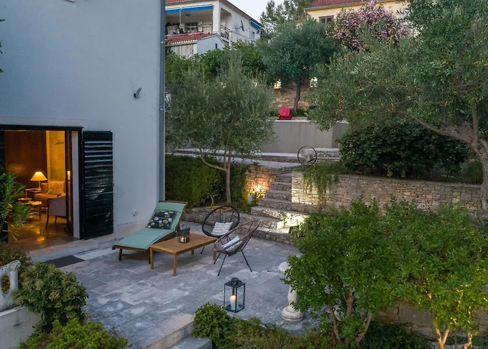 Family Rosin With Garden&pool * Milna (Brac)